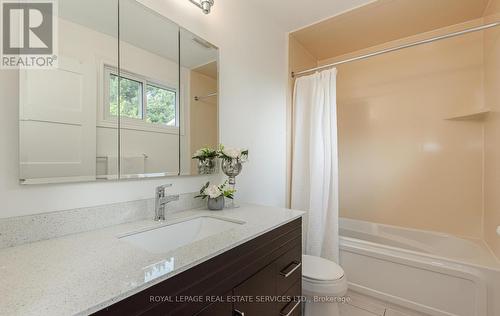 1084 Fairbanks Place, Oakville, ON - Indoor Photo Showing Bathroom