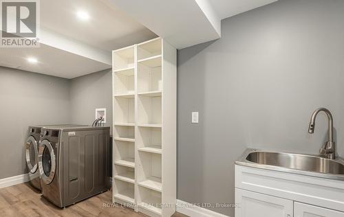 1084 Fairbanks Place, Oakville, ON - Indoor Photo Showing Laundry Room