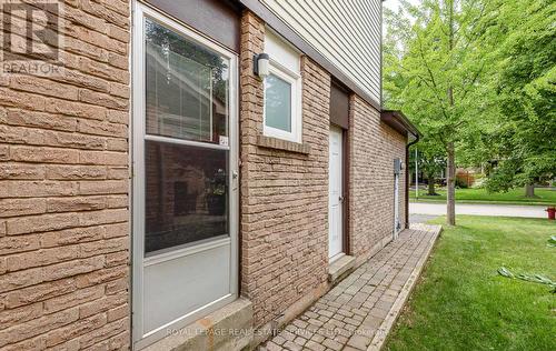 1084 Fairbanks Place, Oakville, ON - Outdoor