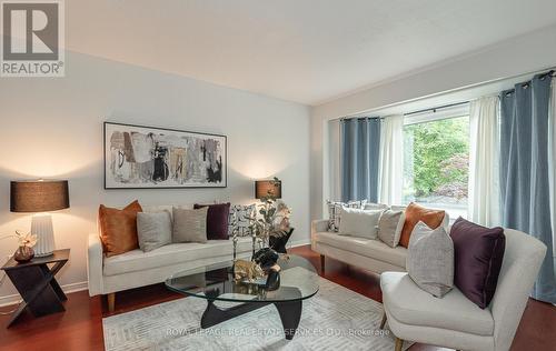 1084 Fairbanks Place, Oakville, ON - Indoor Photo Showing Living Room