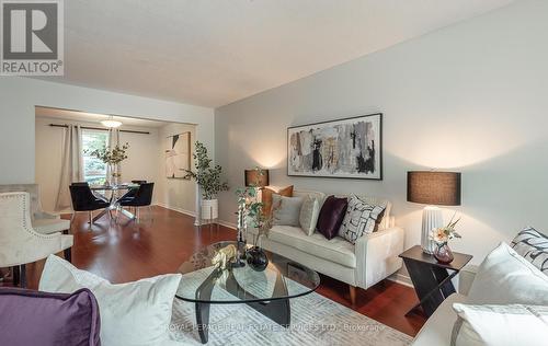 1084 Fairbanks Place, Oakville, ON - Indoor Photo Showing Living Room