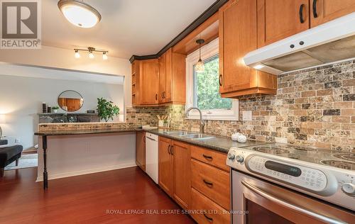 1084 Fairbanks Place, Oakville, ON - Indoor Photo Showing Kitchen With Double Sink