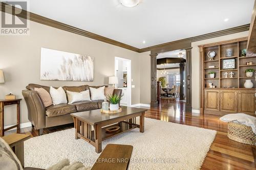 2 Briarwood Drive, St. Catharines, ON - Indoor Photo Showing Living Room