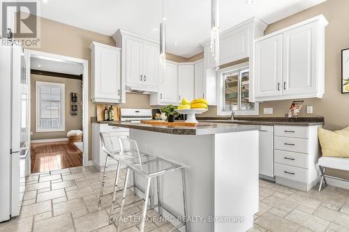 2 Briarwood Drive, St. Catharines, ON - Indoor Photo Showing Kitchen