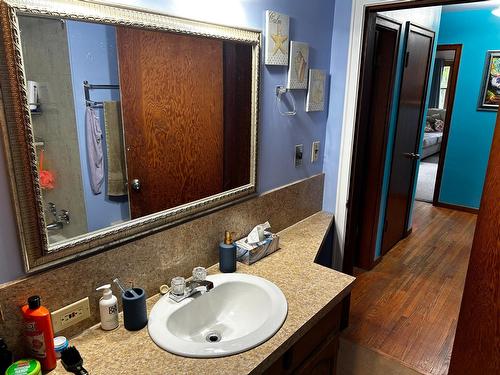 604 Ibbitson Street, Creston, BC - Indoor Photo Showing Bathroom