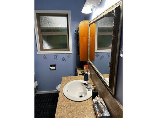 604 Ibbitson Street, Creston, BC - Indoor Photo Showing Bathroom