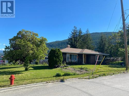 604 Ibbitson  Street, Creston, BC - Outdoor