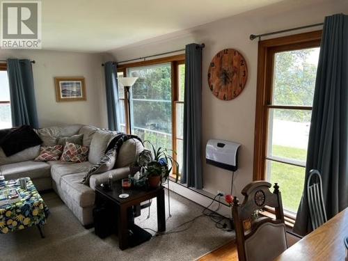 604 Ibbitson  Street, Creston, BC - Indoor Photo Showing Living Room