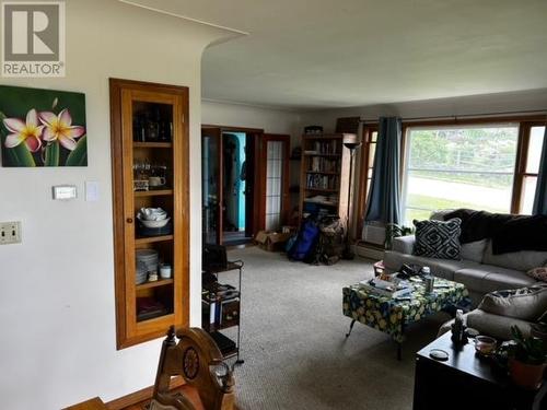 604 Ibbitson  Street, Creston, BC - Indoor Photo Showing Living Room