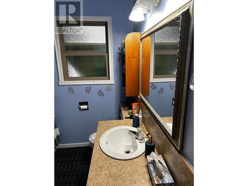 604 Ibbitson  Street, Creston, BC - Indoor Photo Showing Bathroom