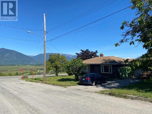 604 Ibbitson  Street, Creston, BC - Outdoor