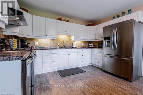 22 Ridgewood Avenue, Port Colborne, ON - Indoor Photo Showing Kitchen