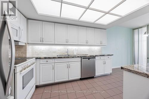1403 - 900 Yonge Street, Toronto, ON - Indoor Photo Showing Kitchen With Upgraded Kitchen