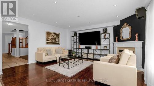 8 Dwellers Road, Brampton, ON - Indoor Photo Showing Living Room
