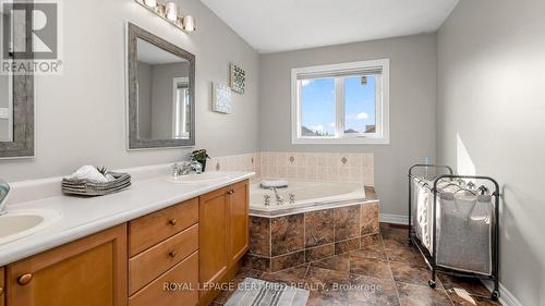 8 Dwellers Road, Brampton, ON - Indoor Photo Showing Bathroom