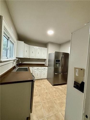 61 Randolph Street, Welland, ON - Indoor Photo Showing Kitchen