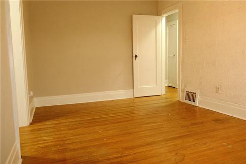 61 Randolph Street, Welland, ON - Indoor Photo Showing Other Room