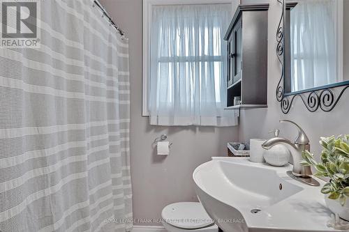 683 Bellaire Street, Peterborough, ON - Indoor Photo Showing Bathroom