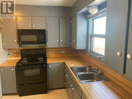 610 Ibbitson Street, Creston, BC - Indoor Photo Showing Kitchen With Double Sink