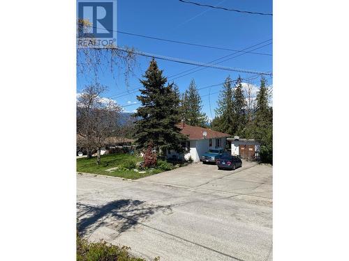 610 Ibbitson Street, Creston, BC - Outdoor