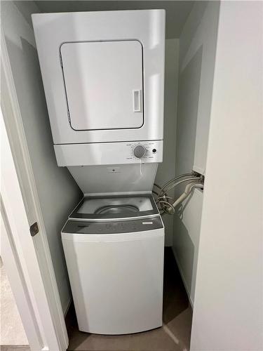 370 Martha Street|Unit #212, Burlington, ON - Indoor Photo Showing Laundry Room