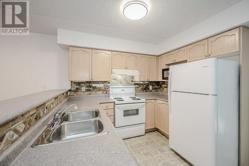 101 - 1450 Bishops Gate, Oakville, ON - Indoor Photo Showing Kitchen With Double Sink