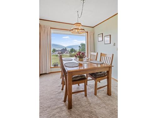 1055 Simmons Road, Creston, BC - Indoor Photo Showing Dining Room