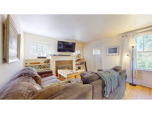 72 101St Avenue, Kimberley, BC - Indoor Photo Showing Living Room With Fireplace