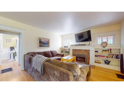 72 101St Avenue, Kimberley, BC - Indoor Photo Showing Living Room With Fireplace