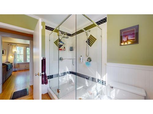 72 101St Avenue, Kimberley, BC - Indoor Photo Showing Bathroom