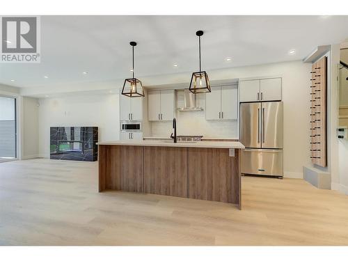 839 Lawson Avenue Unit# 4, Kelowna, BC - Indoor Photo Showing Kitchen With Stainless Steel Kitchen