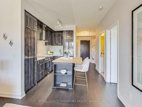 N324-120 Bayview Ave, Toronto, ON - Indoor Photo Showing Kitchen With Upgraded Kitchen