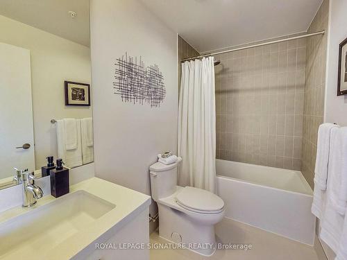 N324-120 Bayview Ave, Toronto, ON - Indoor Photo Showing Bathroom