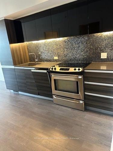 510-1190 Dundas St E, Toronto, ON - Indoor Photo Showing Kitchen