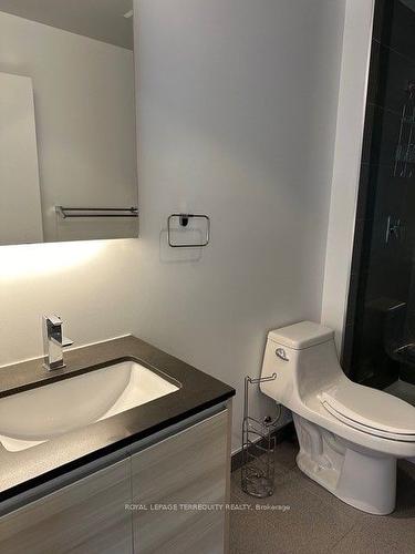 510-1190 Dundas St E, Toronto, ON - Indoor Photo Showing Bathroom