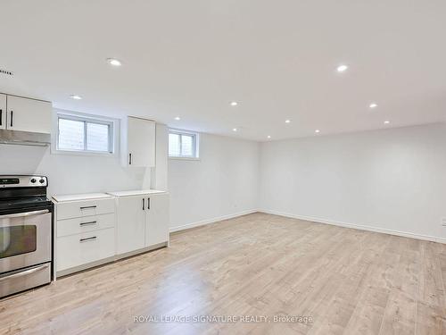 1195 Chada Ave, Mississauga, ON - Indoor Photo Showing Kitchen