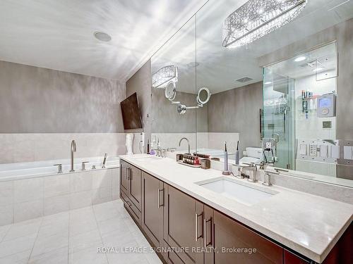 5501-60 Absolute Ave, Mississauga, ON - Indoor Photo Showing Bathroom