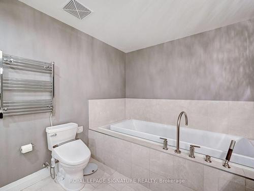 5501-60 Absolute Ave, Mississauga, ON - Indoor Photo Showing Bathroom