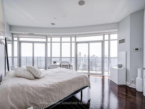 5501-60 Absolute Ave, Mississauga, ON - Indoor Photo Showing Bedroom