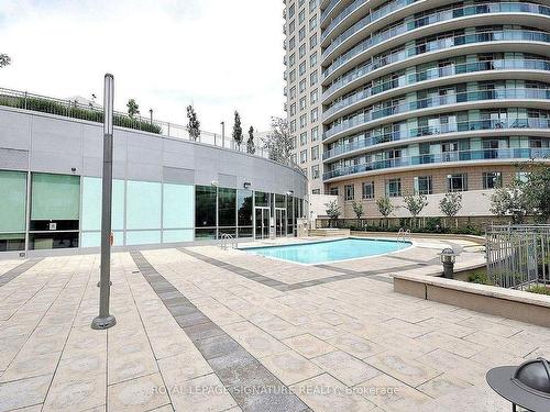 5501-60 Absolute Ave, Mississauga, ON - Outdoor With In Ground Pool