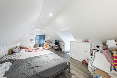 23 Baker Street, Hamilton, ON - Indoor Photo Showing Bedroom