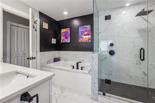 53 High Street, St. George, ON - Indoor Photo Showing Bathroom