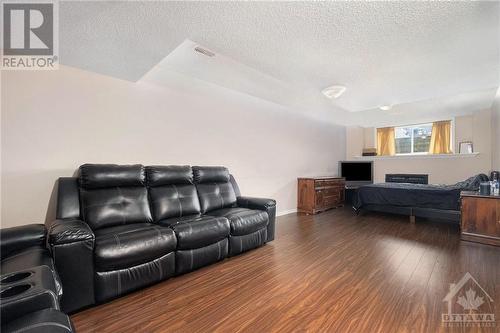 1544 Demeter Street, Ottawa, ON - Indoor Photo Showing Living Room