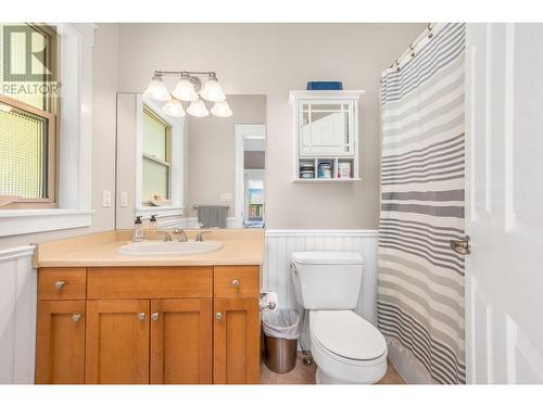 1039 Mt Ida Drive, Vernon, BC - Indoor Photo Showing Bathroom