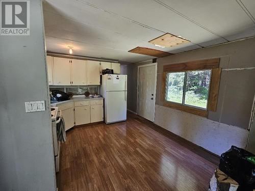 2207 Vernon Road, Quesnel, BC - Indoor Photo Showing Kitchen