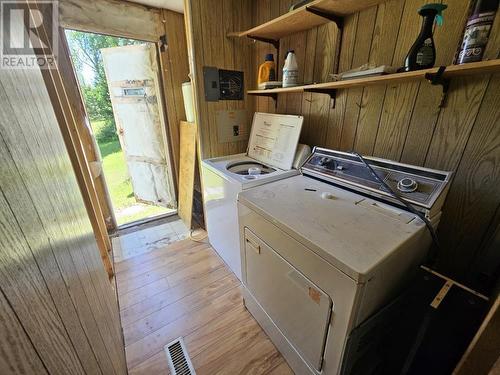 2207 Vernon Road, Quesnel, BC - Indoor Photo Showing Laundry Room
