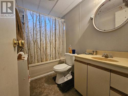 2207 Vernon Road, Quesnel, BC - Indoor Photo Showing Bathroom