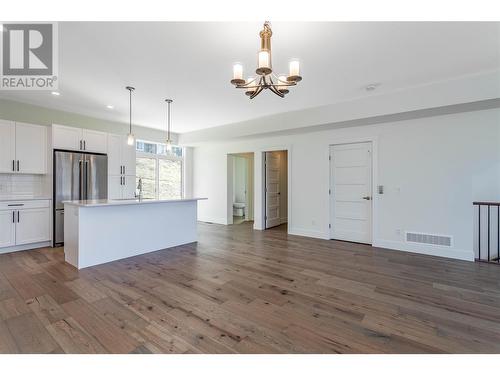 1473 Tower Ranch Drive, Kelowna, BC - Indoor Photo Showing Kitchen With Upgraded Kitchen