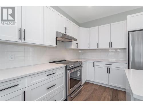 1473 Tower Ranch Drive, Kelowna, BC - Indoor Photo Showing Kitchen With Upgraded Kitchen