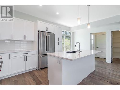 1473 Tower Ranch Drive, Kelowna, BC - Indoor Photo Showing Kitchen With Upgraded Kitchen